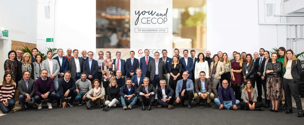 Foto de grupo de los asistentes al evento You & CECOP