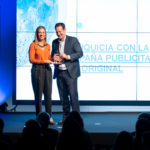 Ricardo Santiago de Dios, recogiendo el Premio a la Campaña Publicitaria mas Original (1)