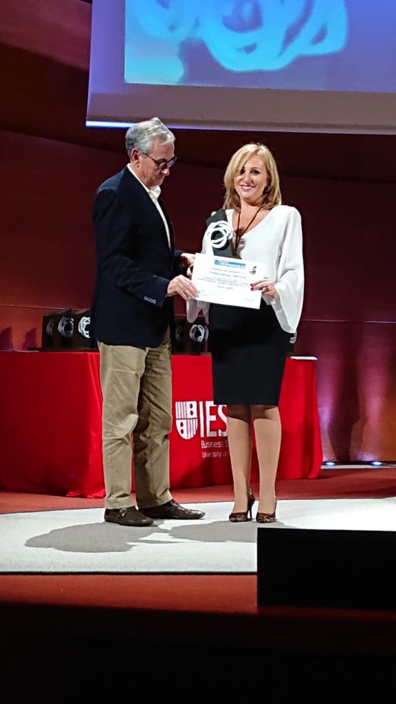 Salomé Suárez recibiendo premio Corresponsable