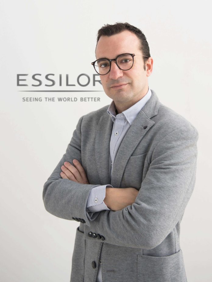 Enrique Sánchez director comercial de Essilor España