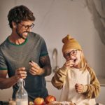 Cottet padre-hijo con gafas