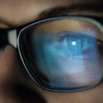 ZEISS Digital Brillengläser: entspannen die Augen beim Blick auf digitale Displays