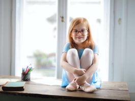 Los profesionales sanitarios de óptica aconsejan una revisión completa de la vista de los niños en el inicio del curso escolar