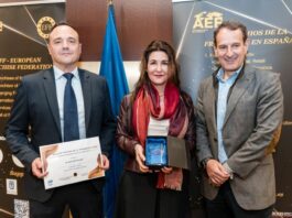 Juan Arjona y Eva Ivars, recogen el premio Franquiciador del año otorgado a Alain Afflelou
