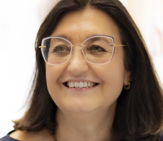 Entrevista a Atissa Tadjadod, directora de marca de Silhouette